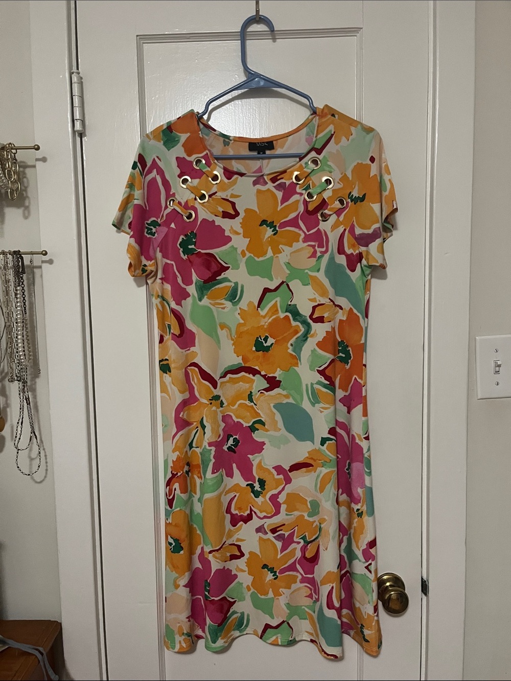 Colorful floral short sleeve flowy lightweight dress.